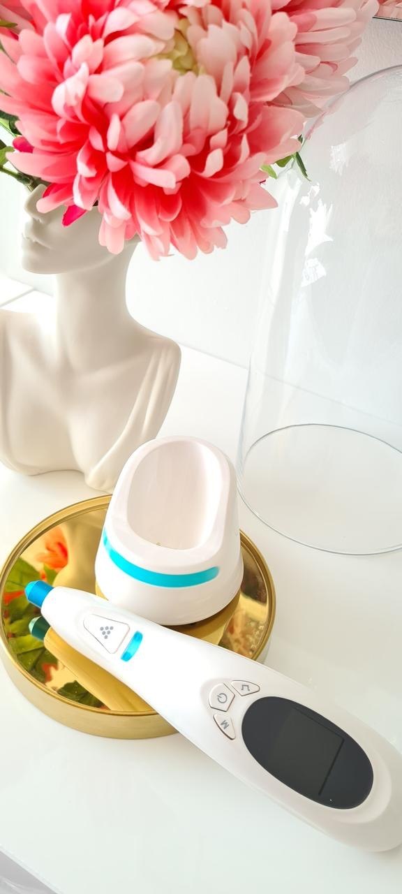 Toestelbehandeling in de behandelkamer van RA Beauty 3