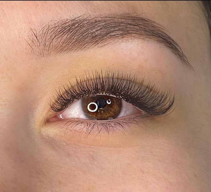 Lash extensions at RA Beauty Antwerp — Volume 2D to 3D